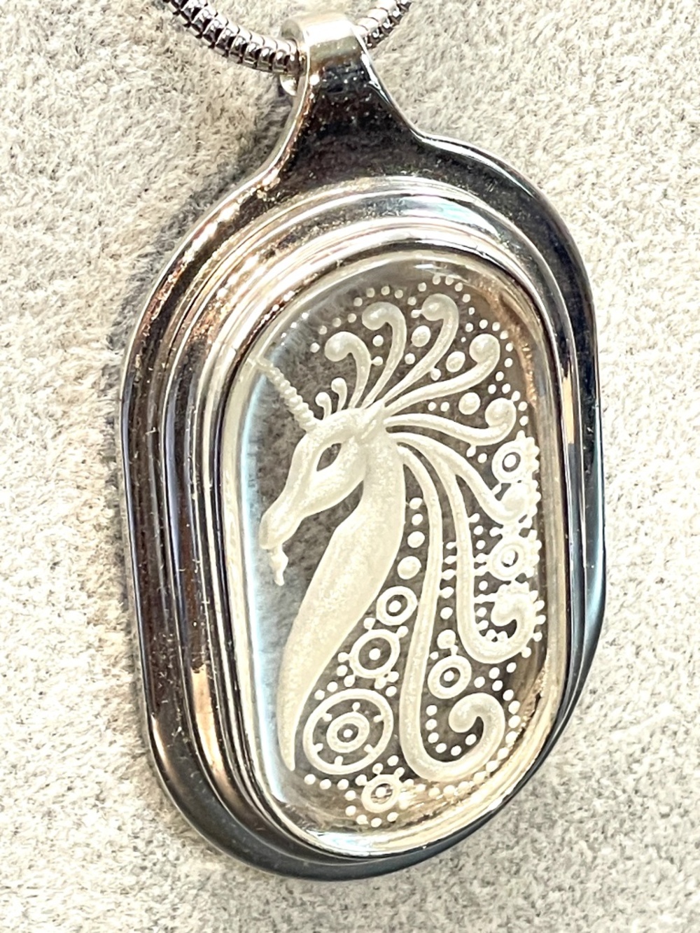 Vintage Whiting & Davis Reverse Etched Glass Unicorn Necklace Silver Tone 70's - Picture 9 of 12